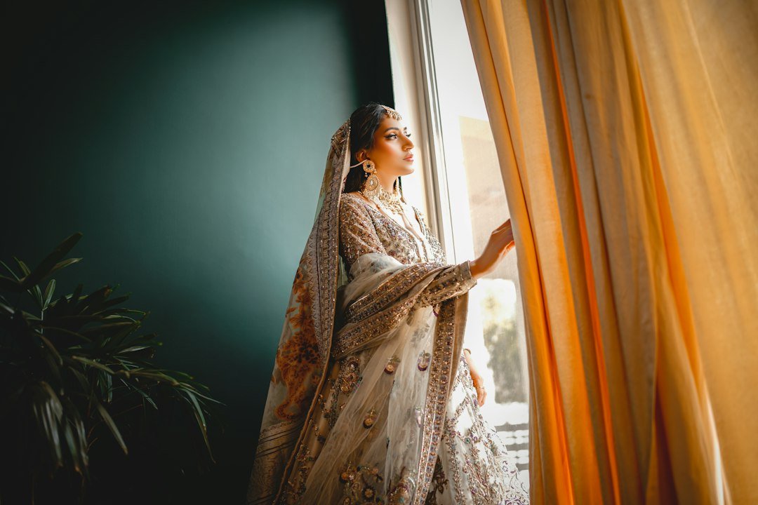 How to Choose the Perfect Dupatta Color for Your Outfit