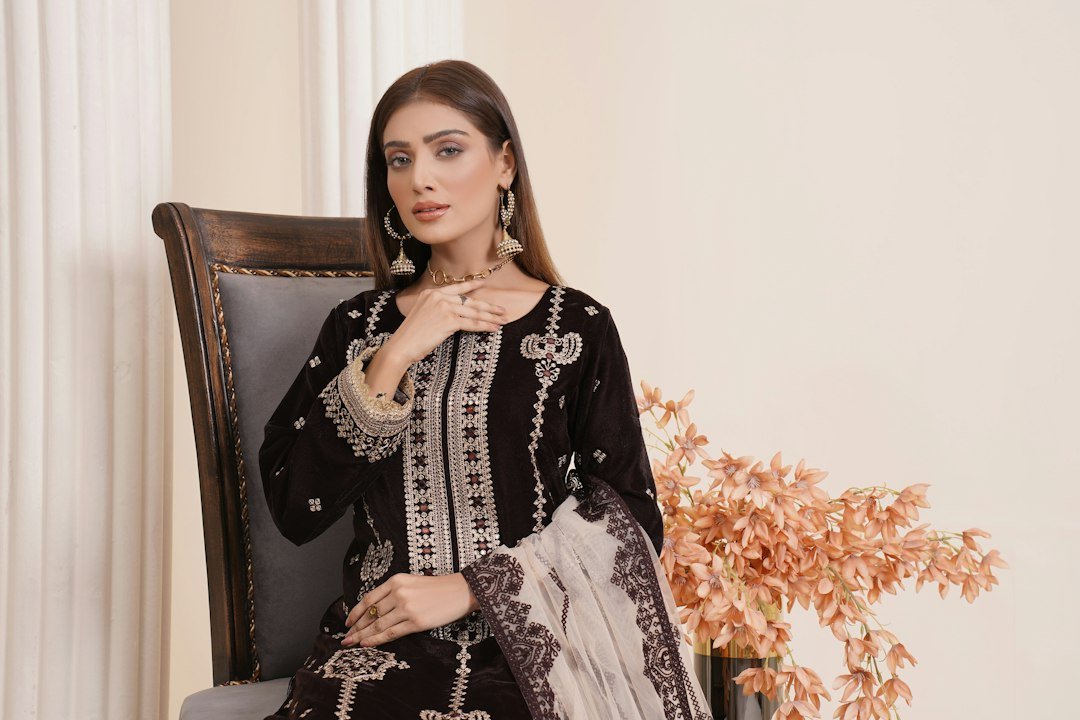 How to Wear Black Pakistani Formal Wear for an Elegant Evening Look