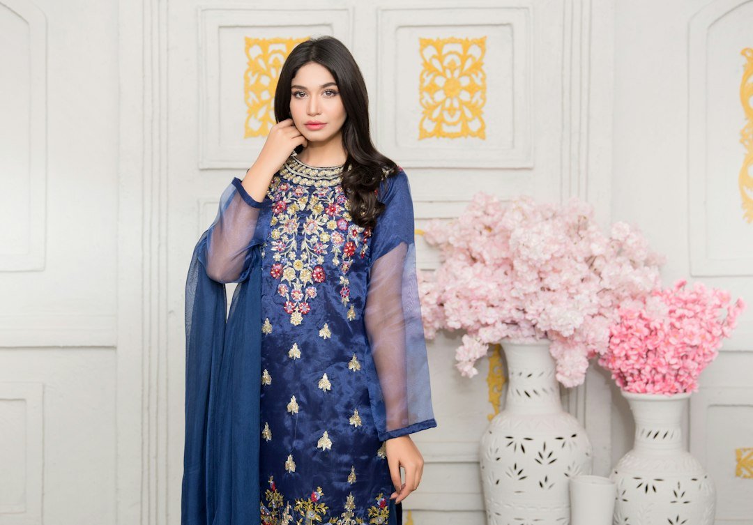 What Jewelry to Wear With Embroidered Pakistani Dresses
