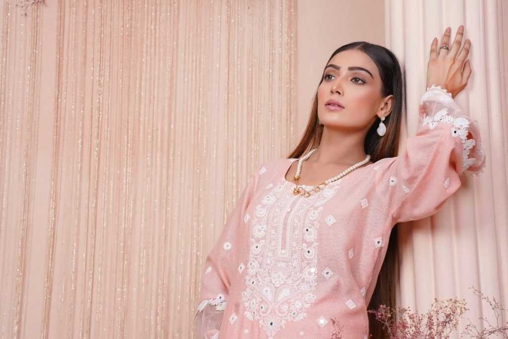 How to Accessorize a Pakistani Wedding Guest Outfit Without Overdoing It